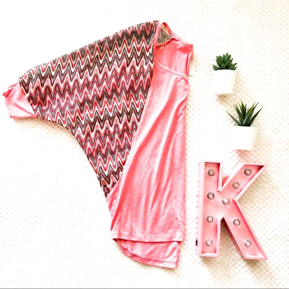 💓 Pink Zig-zag Chevron Print Blouse 3/$15